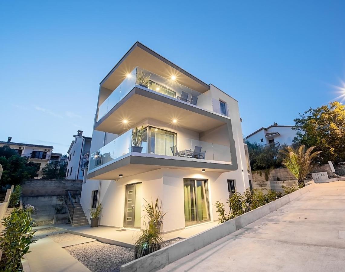 Villa Apartments Lela Рабац Екстер'єр фото