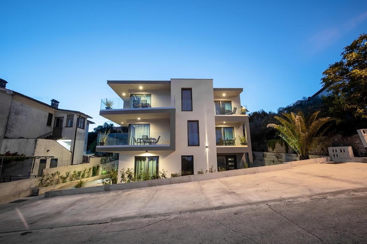 Villa Apartments Lela Рабац Екстер'єр фото